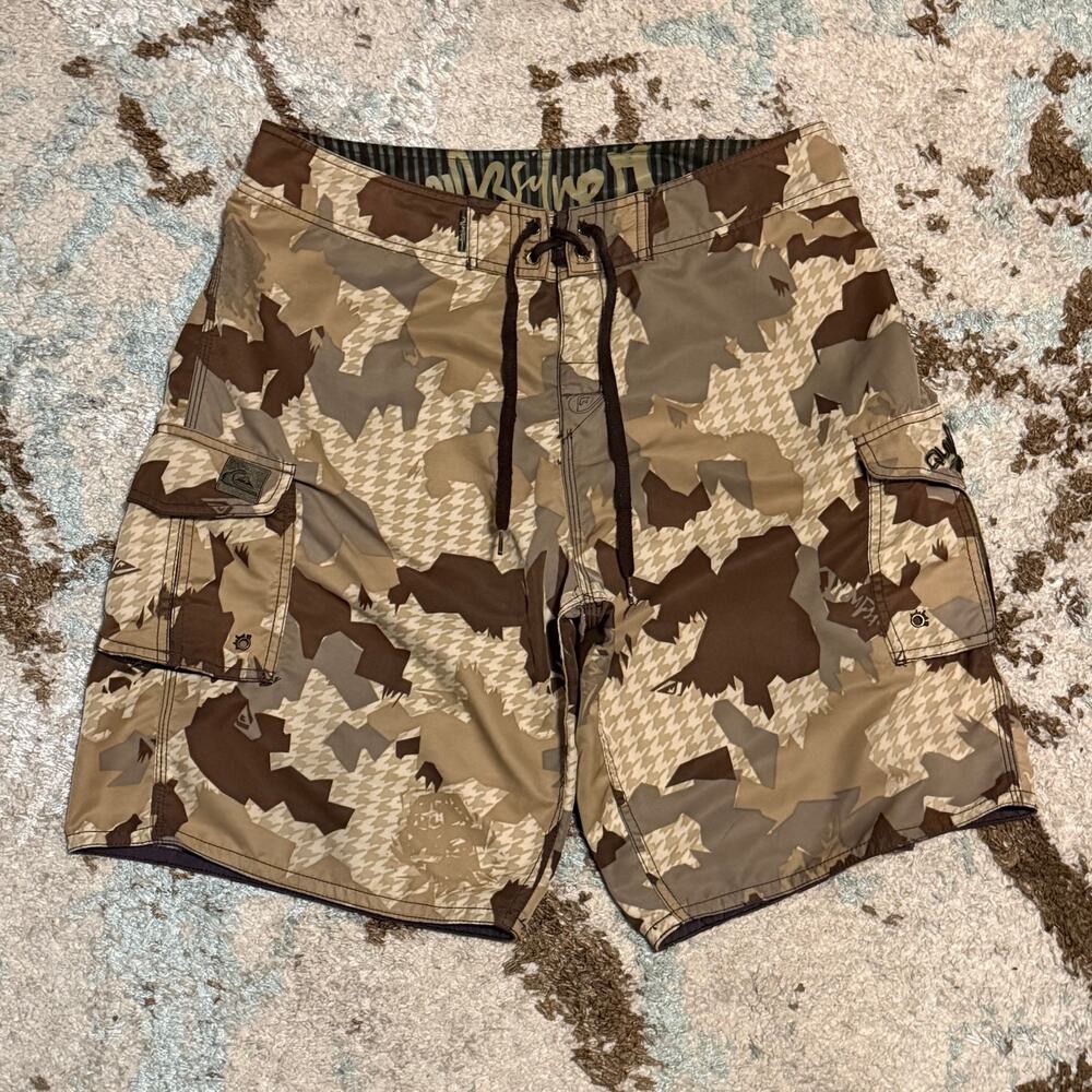 Quiksilver Camo Board Shorts Size 34 Swim Trunks Y2K